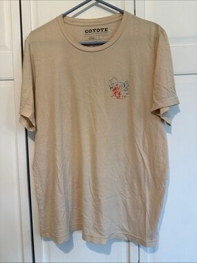 Coyote quality provisions Short-Sleeve Graphic cowboy Tee in Tan